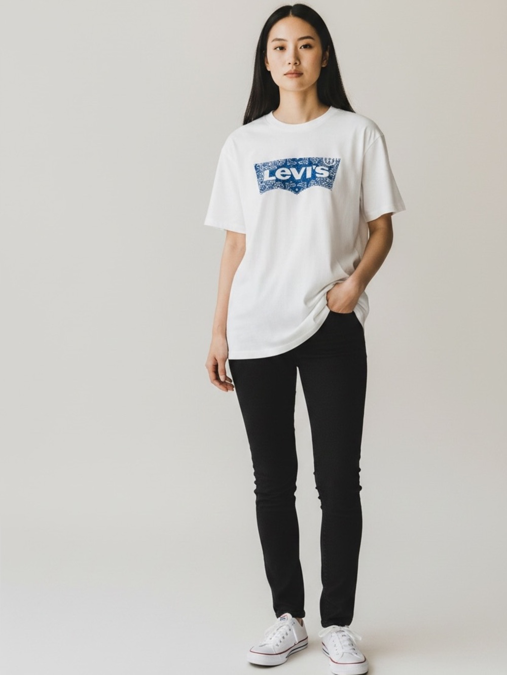 Ladies Levi's White Graphic Logo Tee Size Small